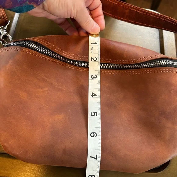 Chic Brown Leather Crossbody with Geometric Strap - Picture 4 of 7